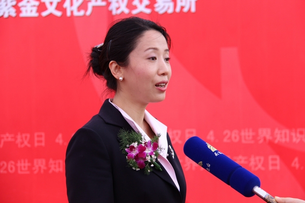 图4  星空体育
党委书记张捷接受南京市电视台采访